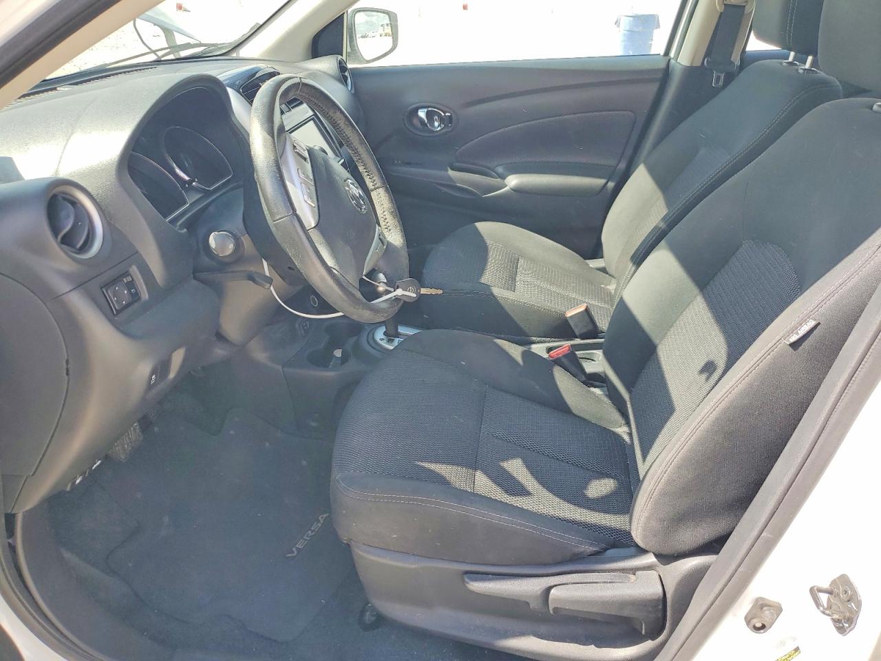 2018 NISSAN VERSA SV photo 7