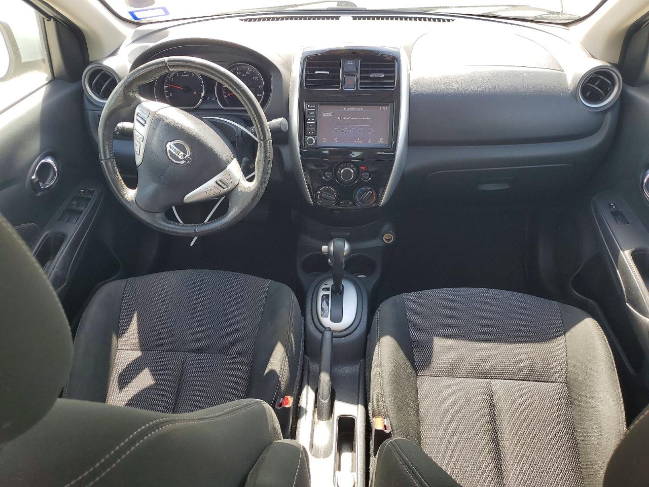 2018 NISSAN VERSA SV photo 8