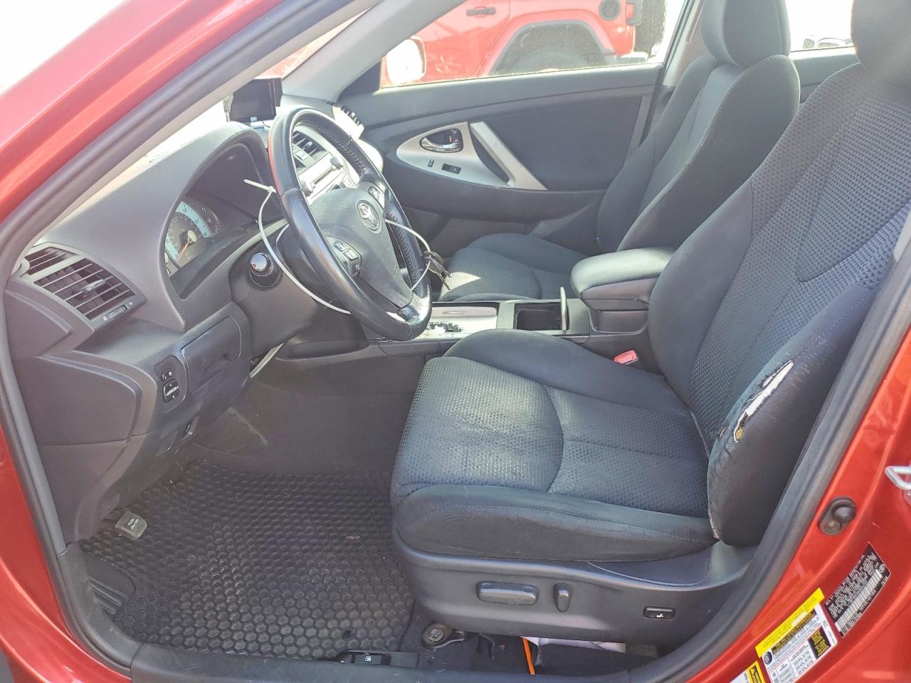 2011 TOYOTA CAMRY SE photo 13