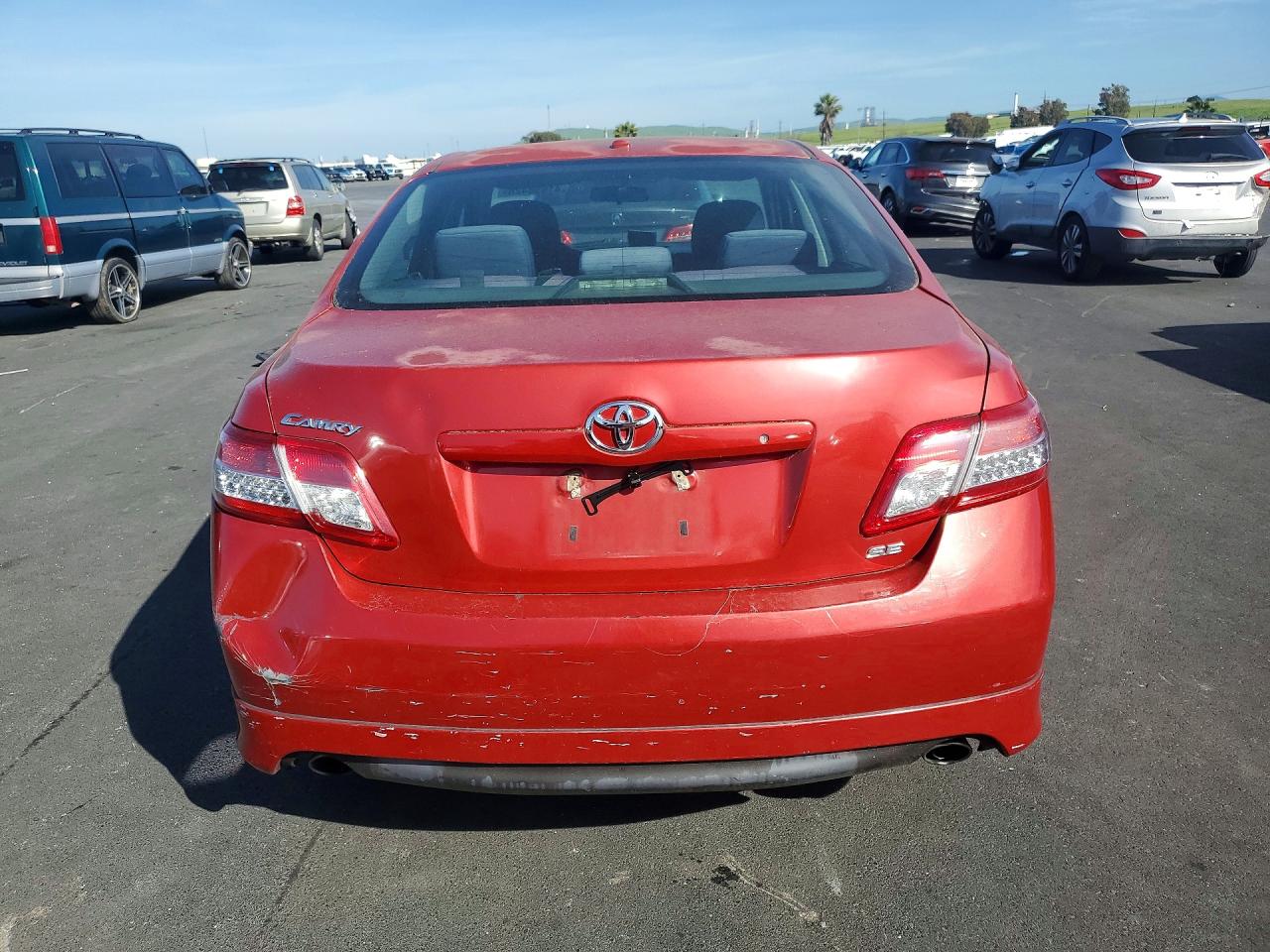 2011 TOYOTA CAMRY SE photo 11