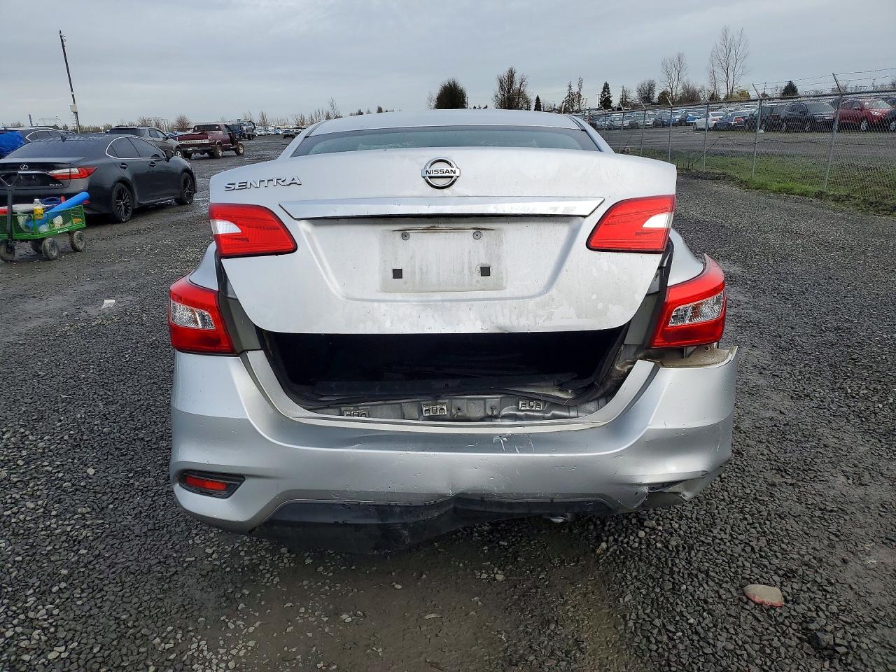 2016 NISSAN SENTRA S photo 6