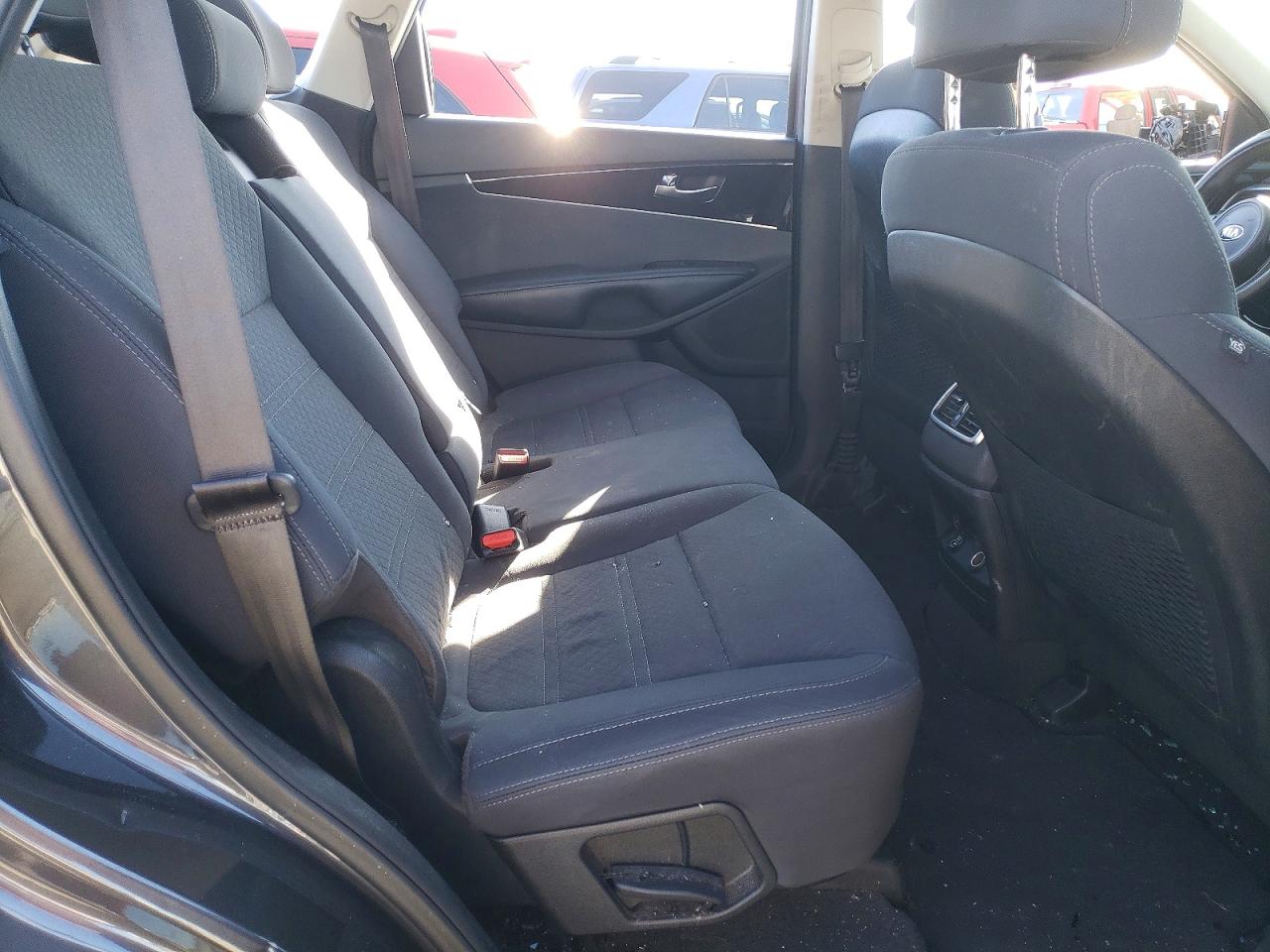 2017 KIA SORENTO LX photo 19