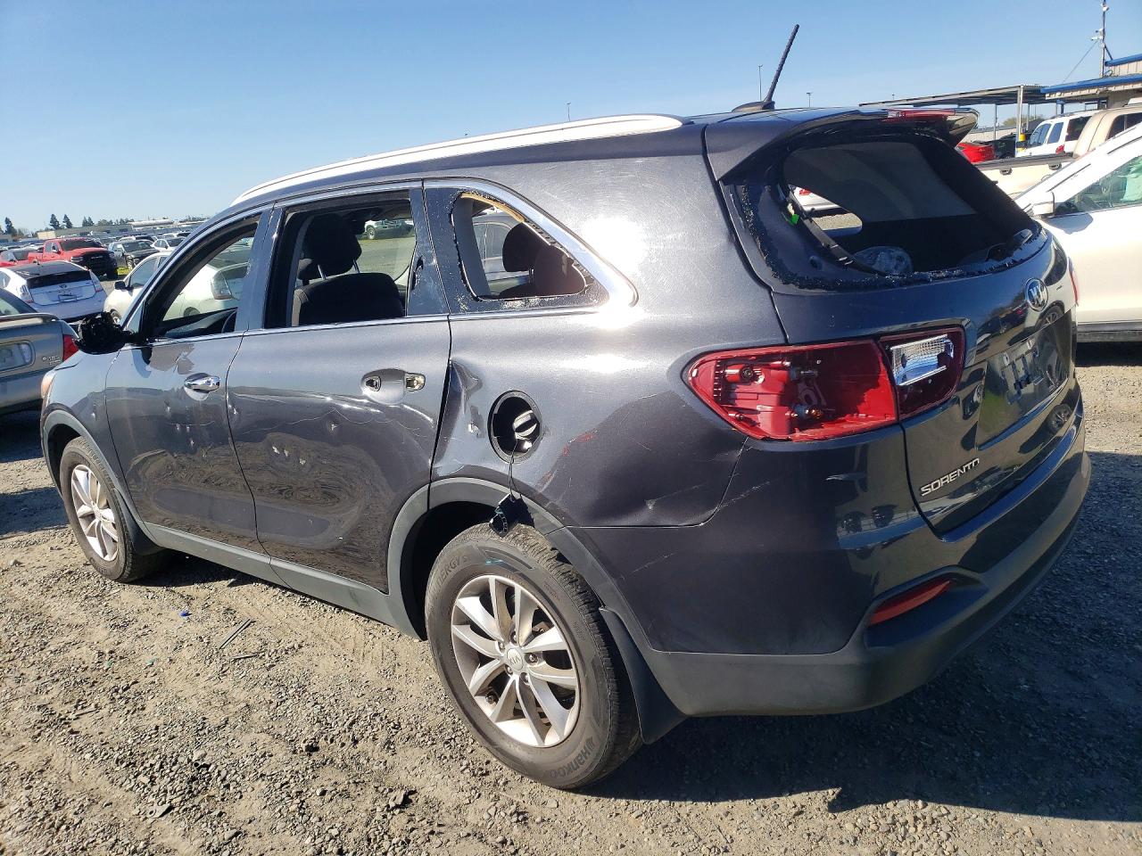2017 KIA SORENTO LX photo 3