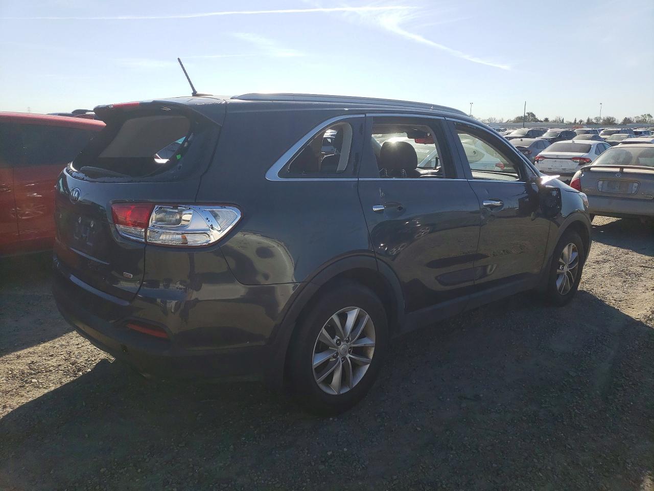 2017 KIA SORENTO LX photo 5