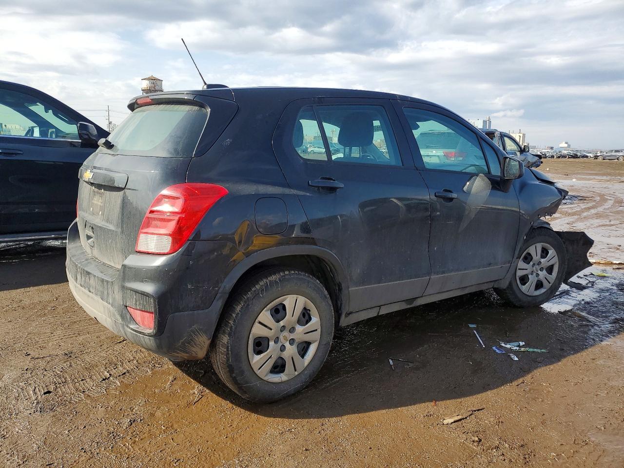 2019 CHEVROLET TRAX LS photo 3