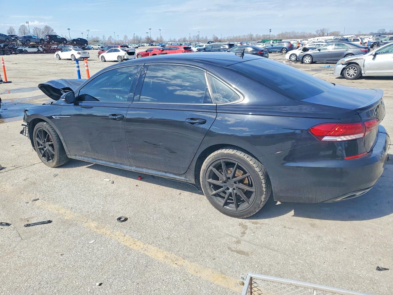 2020 VOLKSWAGEN PASSAT R-LINE photo 2