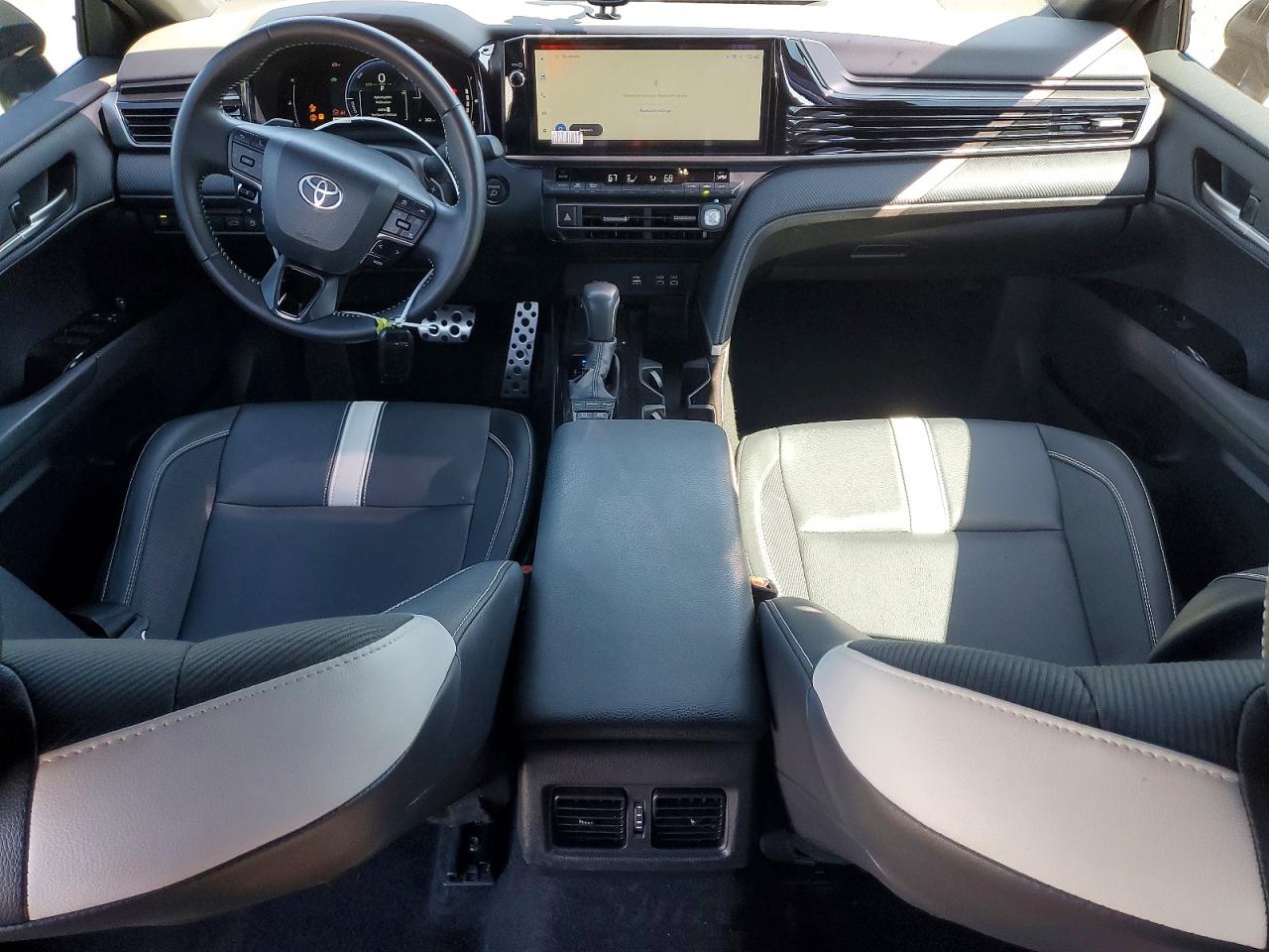 2025 TOYOTA CAMRY SE photo 15