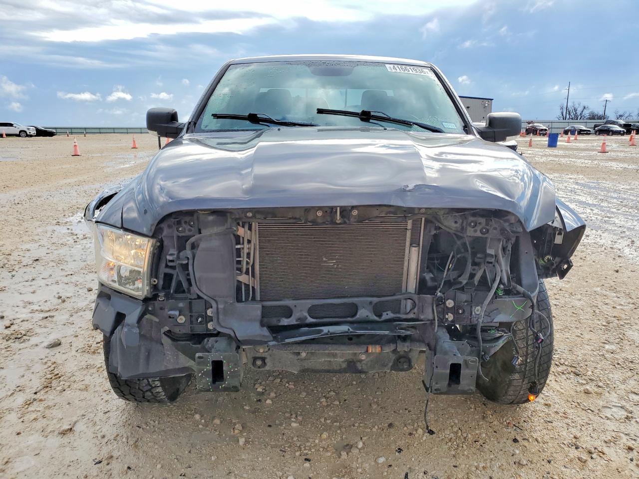 2019 RAM 1500 CLASSIC SLT photo 5