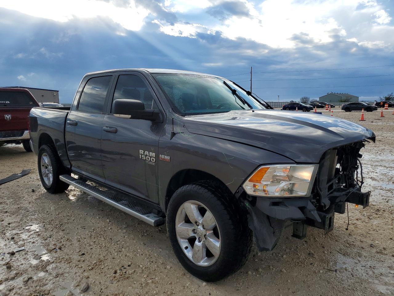 2019 RAM 1500 CLASSIC SLT photo 4
