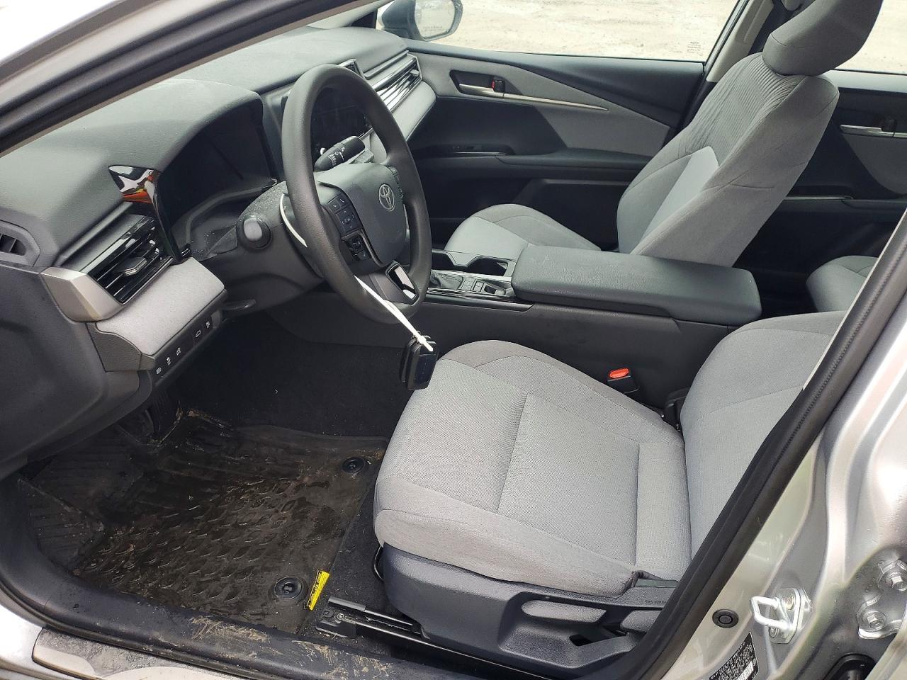 2025 TOYOTA CAMRY LE photo 19