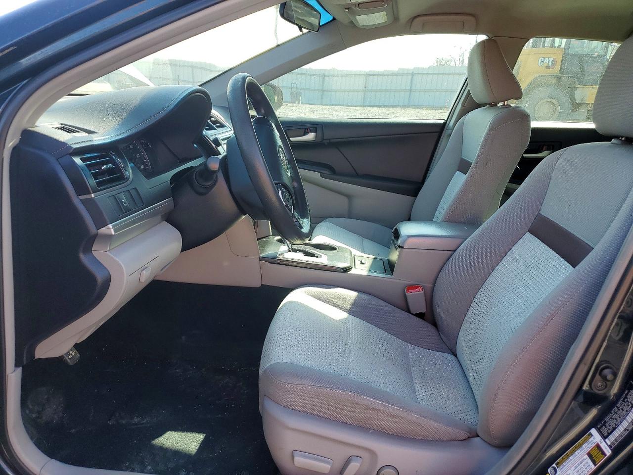 2012 TOYOTA CAMRY LE photo 19