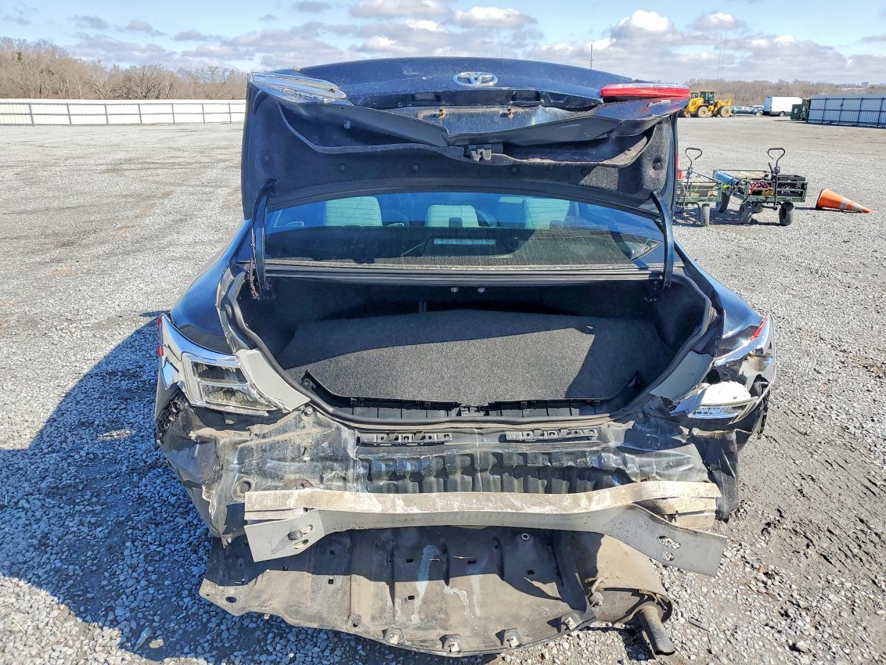 2012 TOYOTA CAMRY LE photo 16