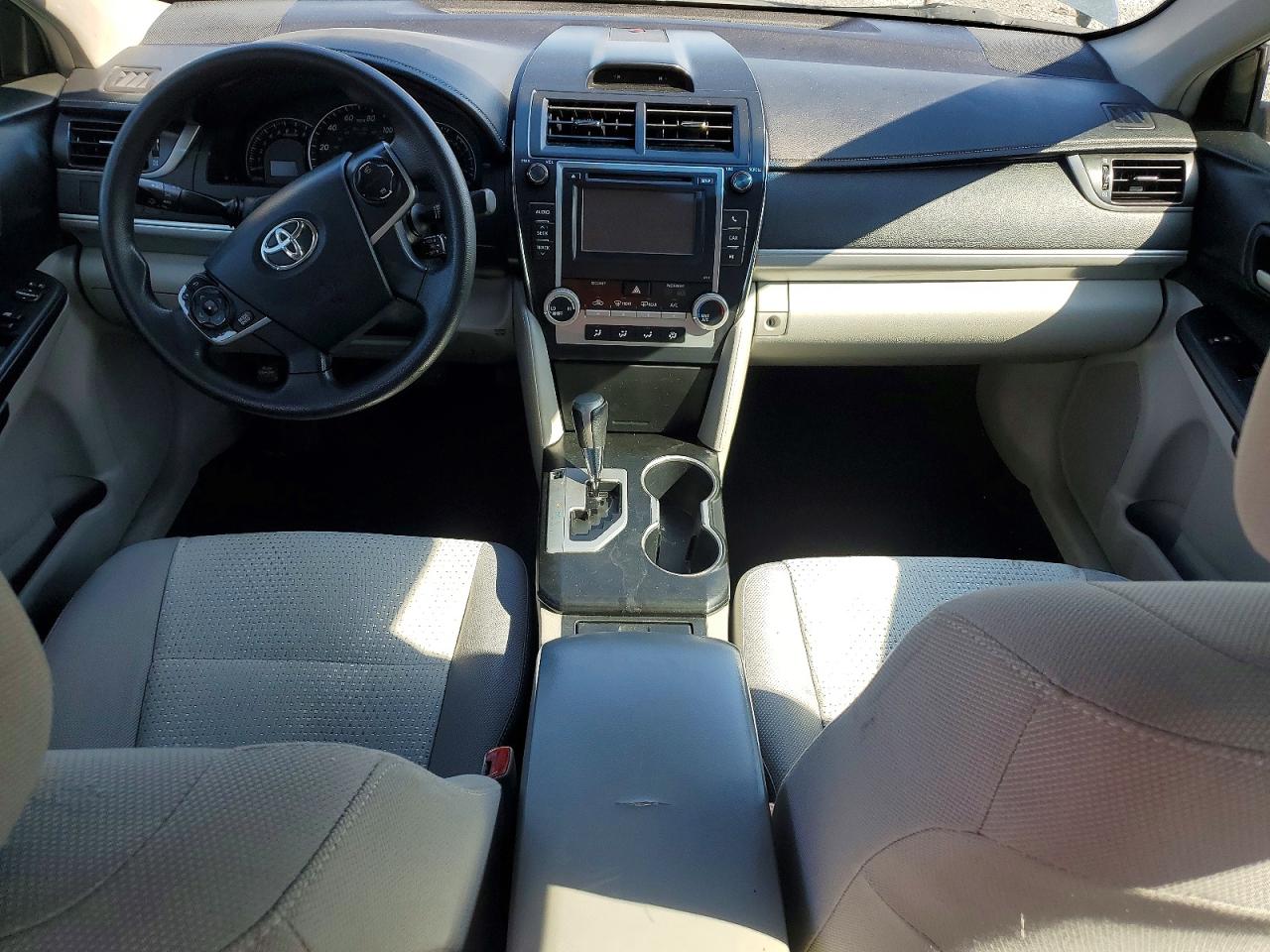 2012 TOYOTA CAMRY LE photo 22