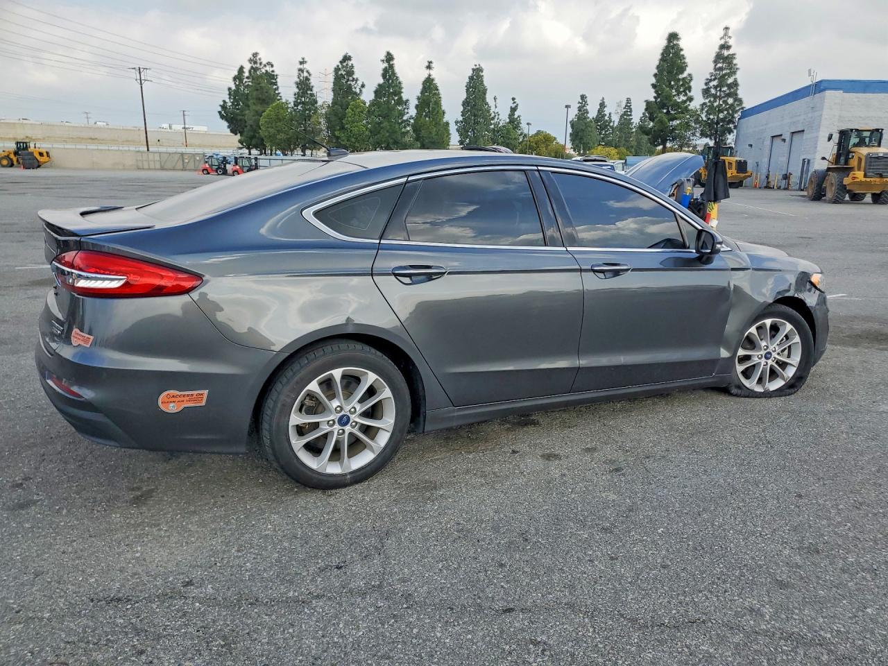 2020 FORD FUSION TITANIUM photo 3
