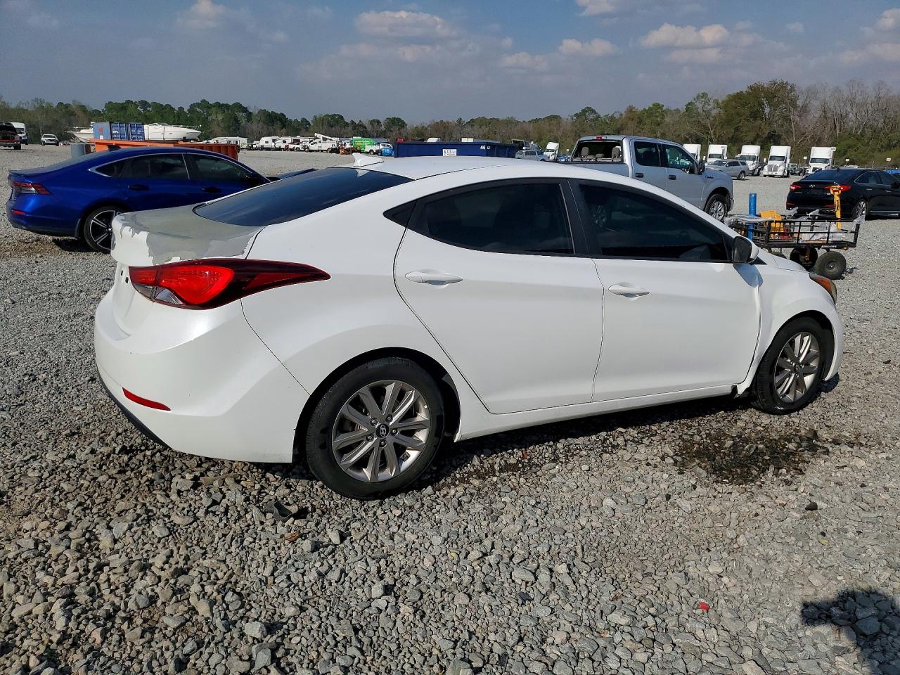 2016 HYUNDAI ELANTRA SE photo 3