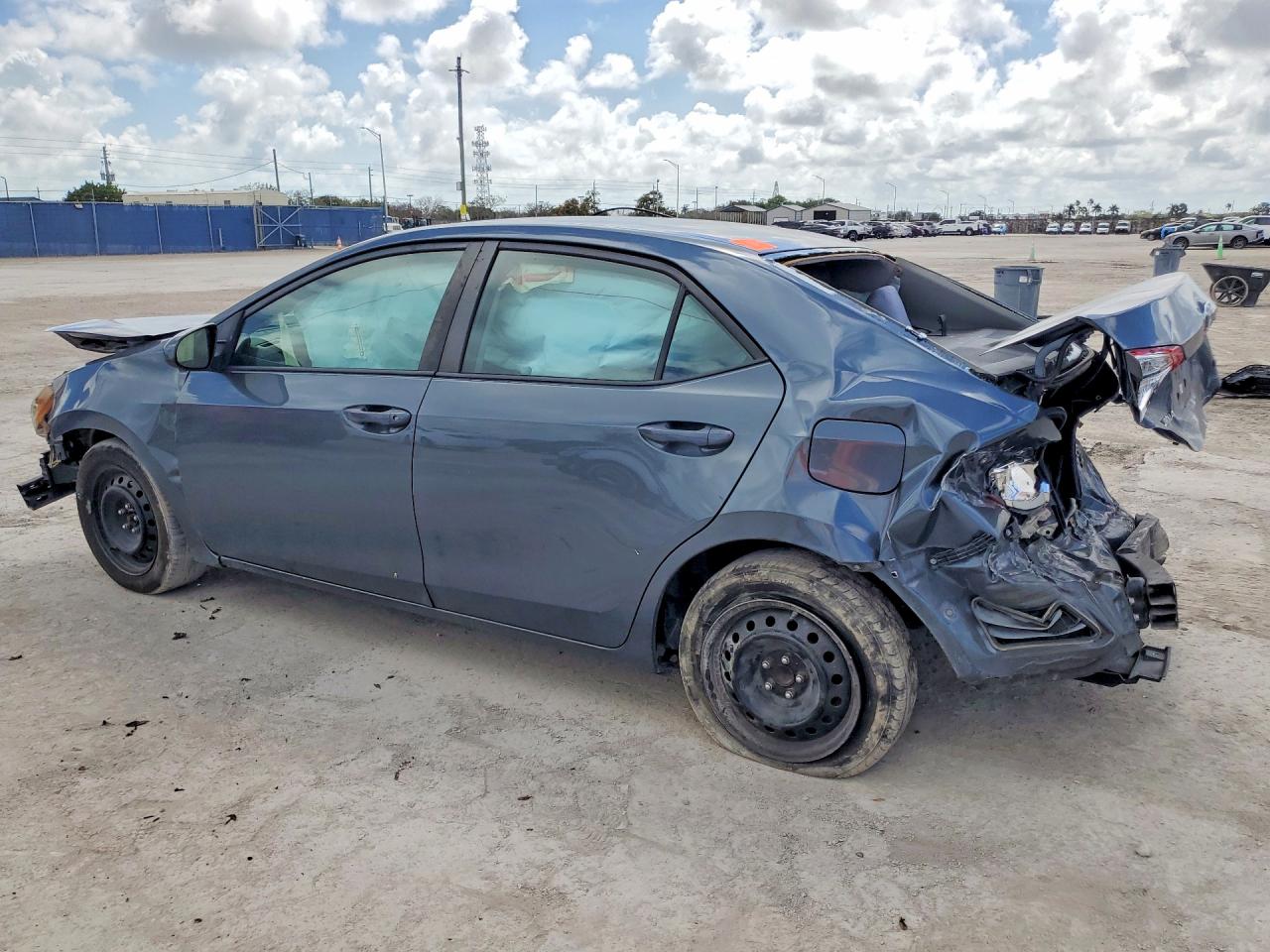 2017 TOYOTA COROLLA LE photo 3