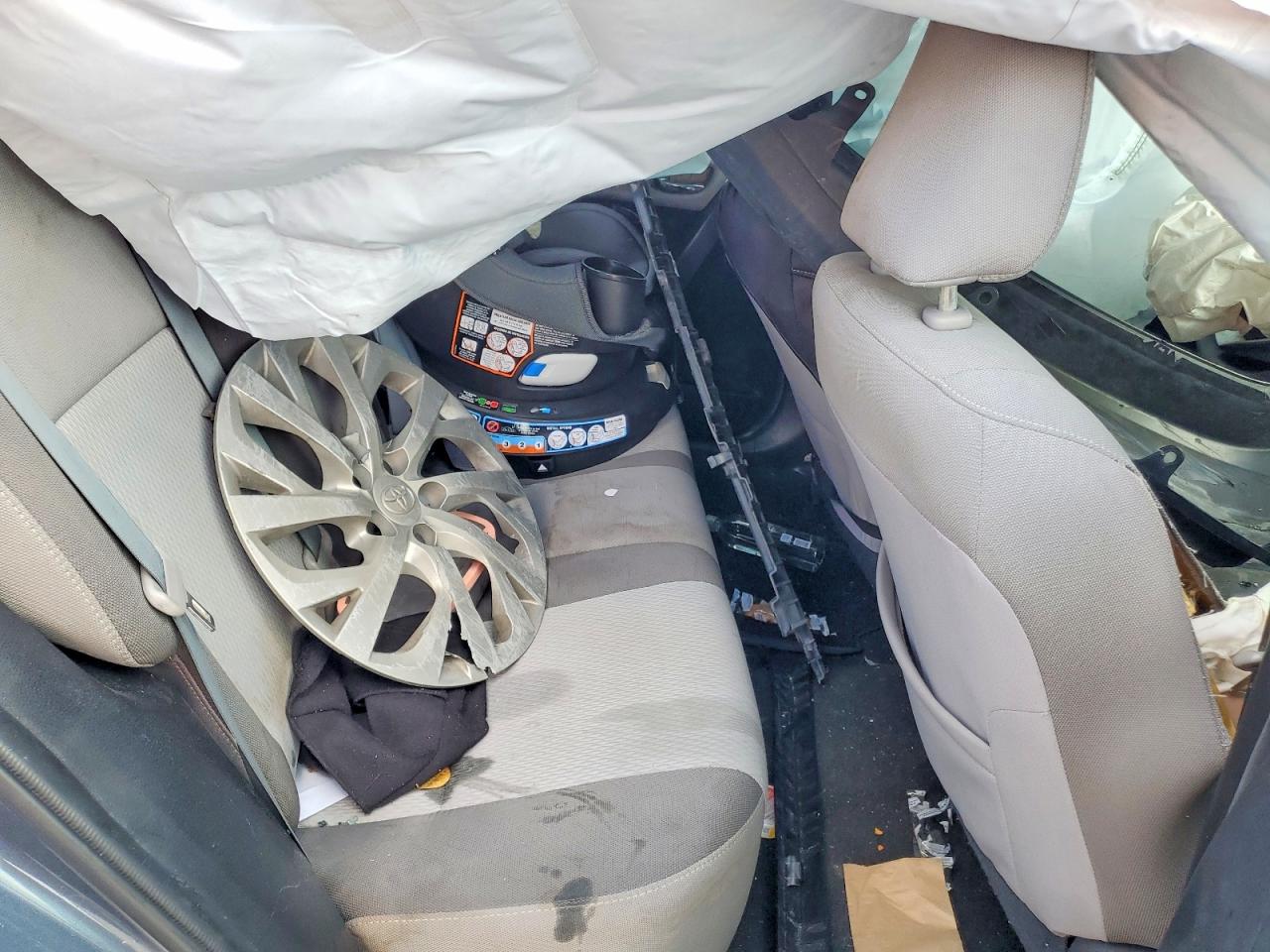 2017 TOYOTA COROLLA LE photo 19