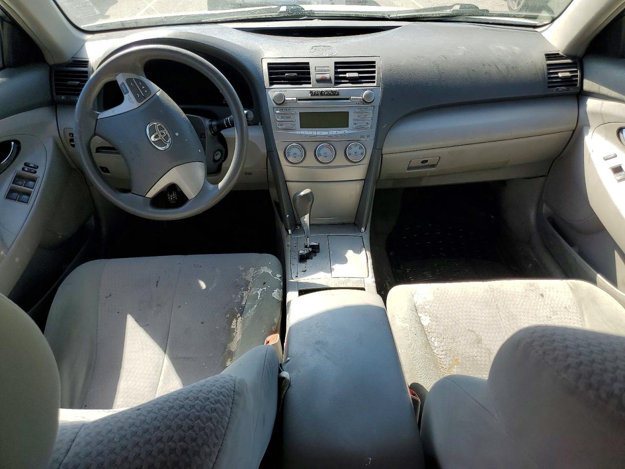 2011 TOYOTA CAMRY LE photo 15