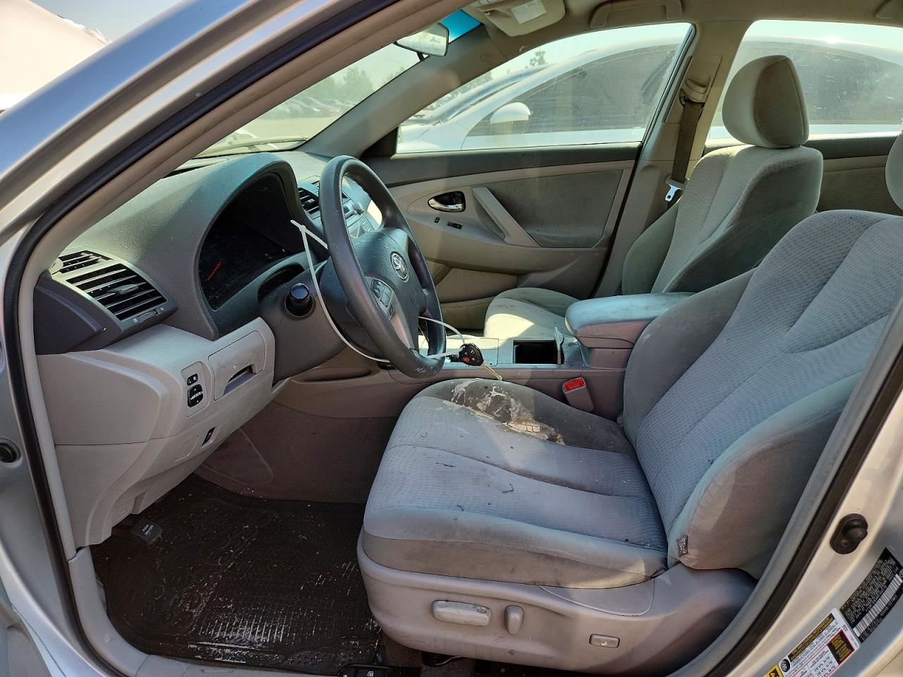 2011 TOYOTA CAMRY LE photo 14