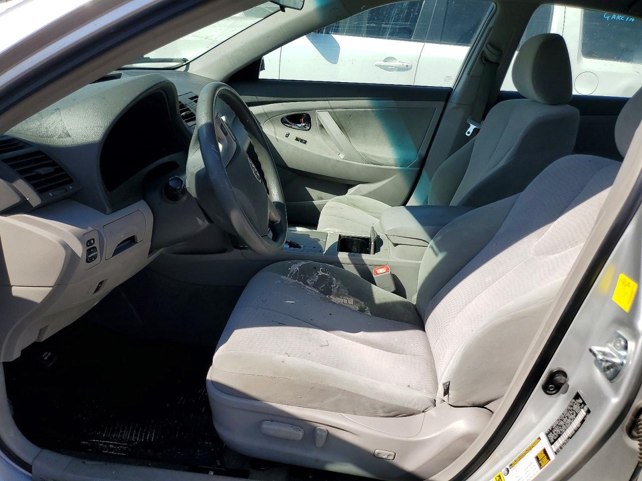 2011 TOYOTA CAMRY LE photo 13