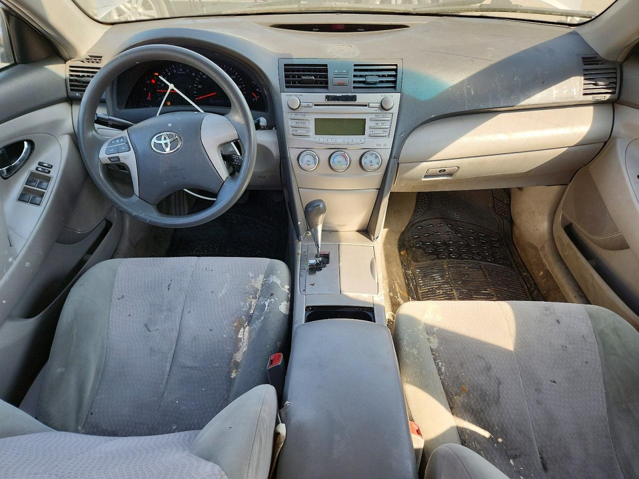 2011 TOYOTA CAMRY LE photo 16