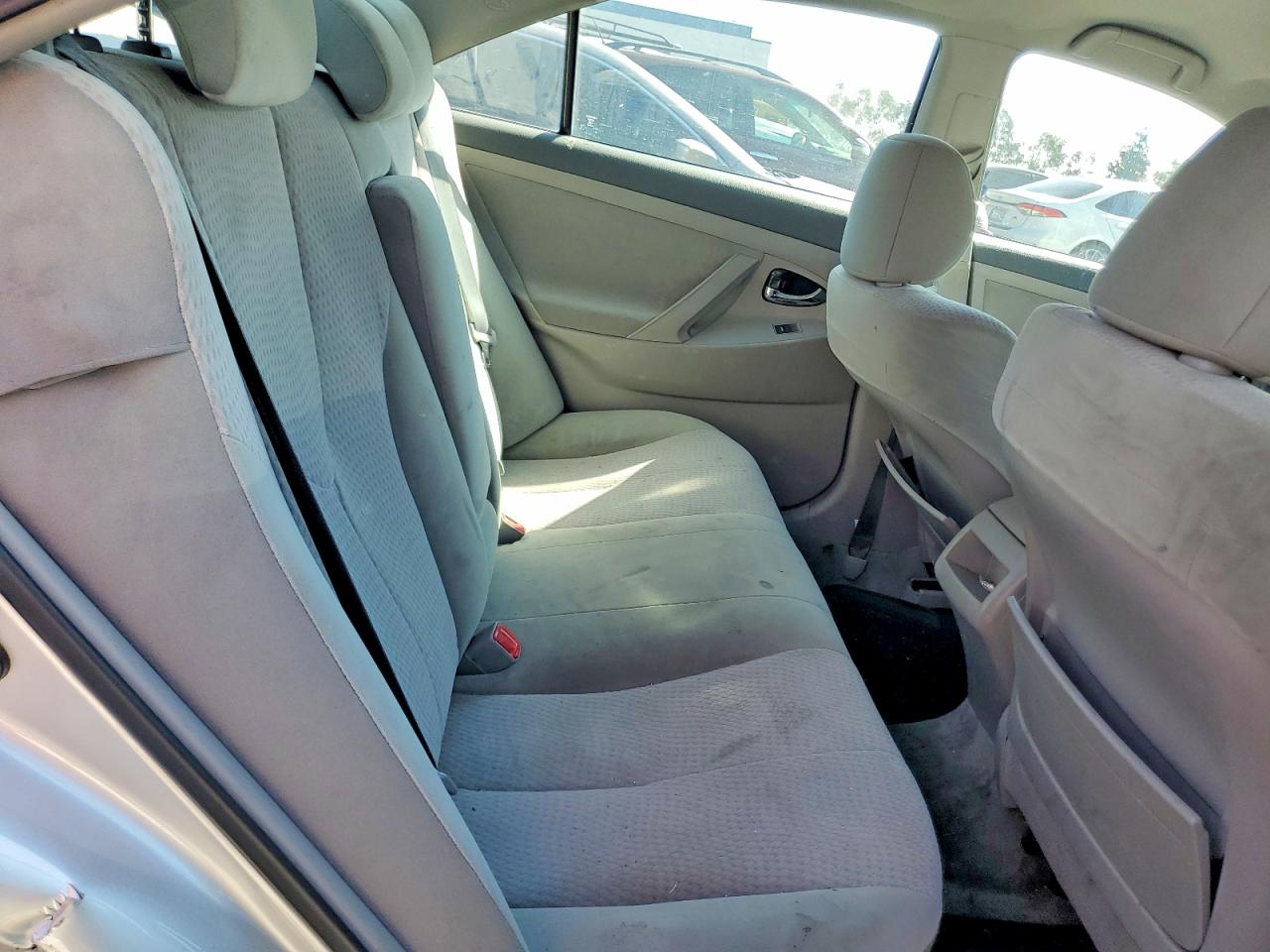 2011 TOYOTA CAMRY LE photo 19
