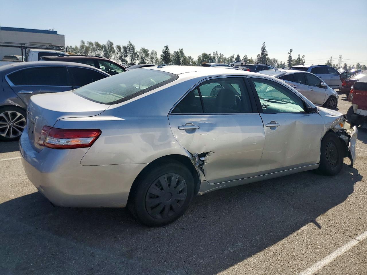2011 TOYOTA CAMRY LE photo 5