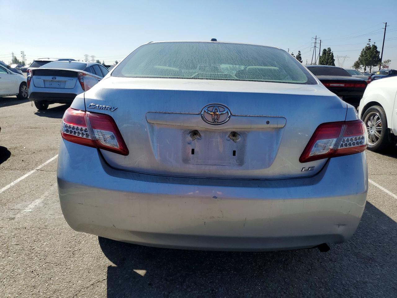 2011 TOYOTA CAMRY LE photo 11