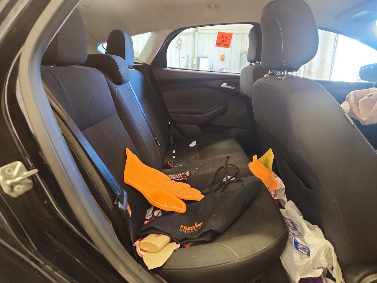 2018 FORD FOCUS SE photo 19