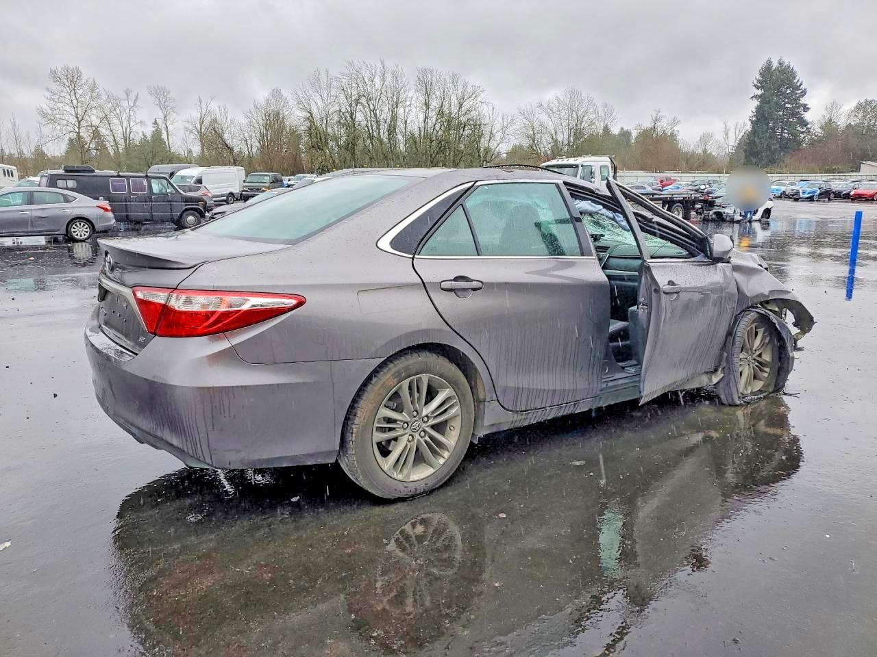 2017 TOYOTA CAMRY SE photo 5