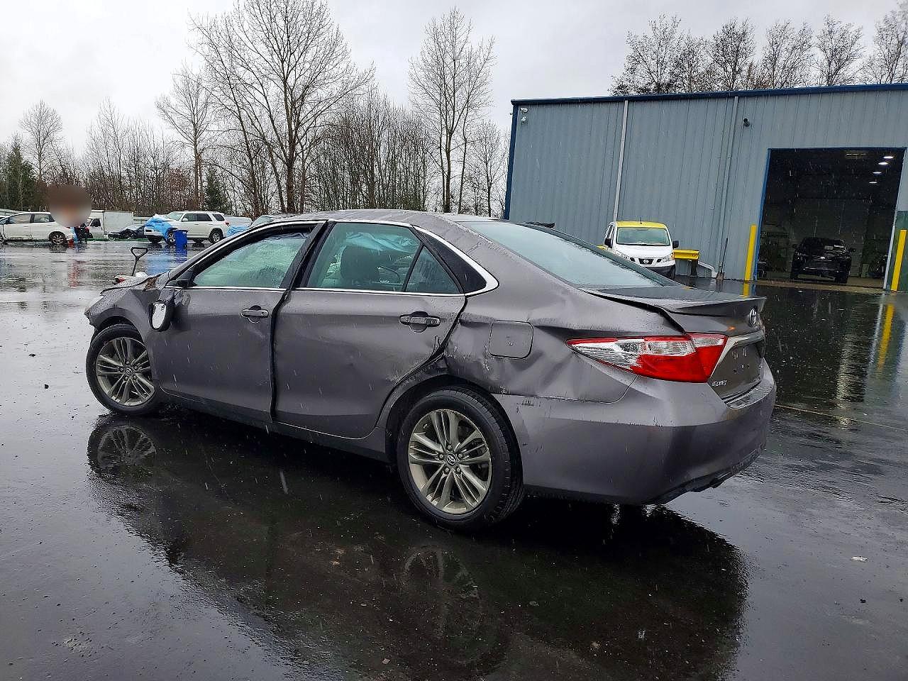 2017 TOYOTA CAMRY SE photo 3