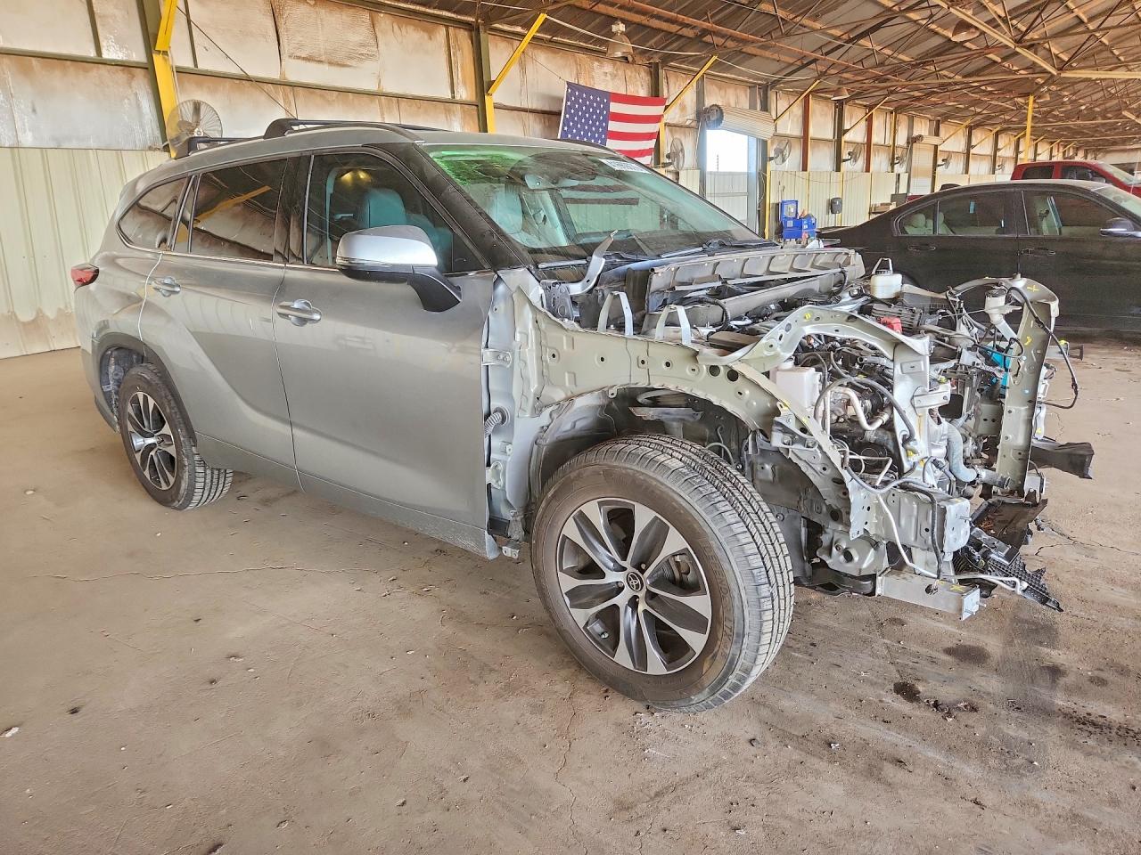 2021 TOYOTA HIGHLANDER XLE photo 10