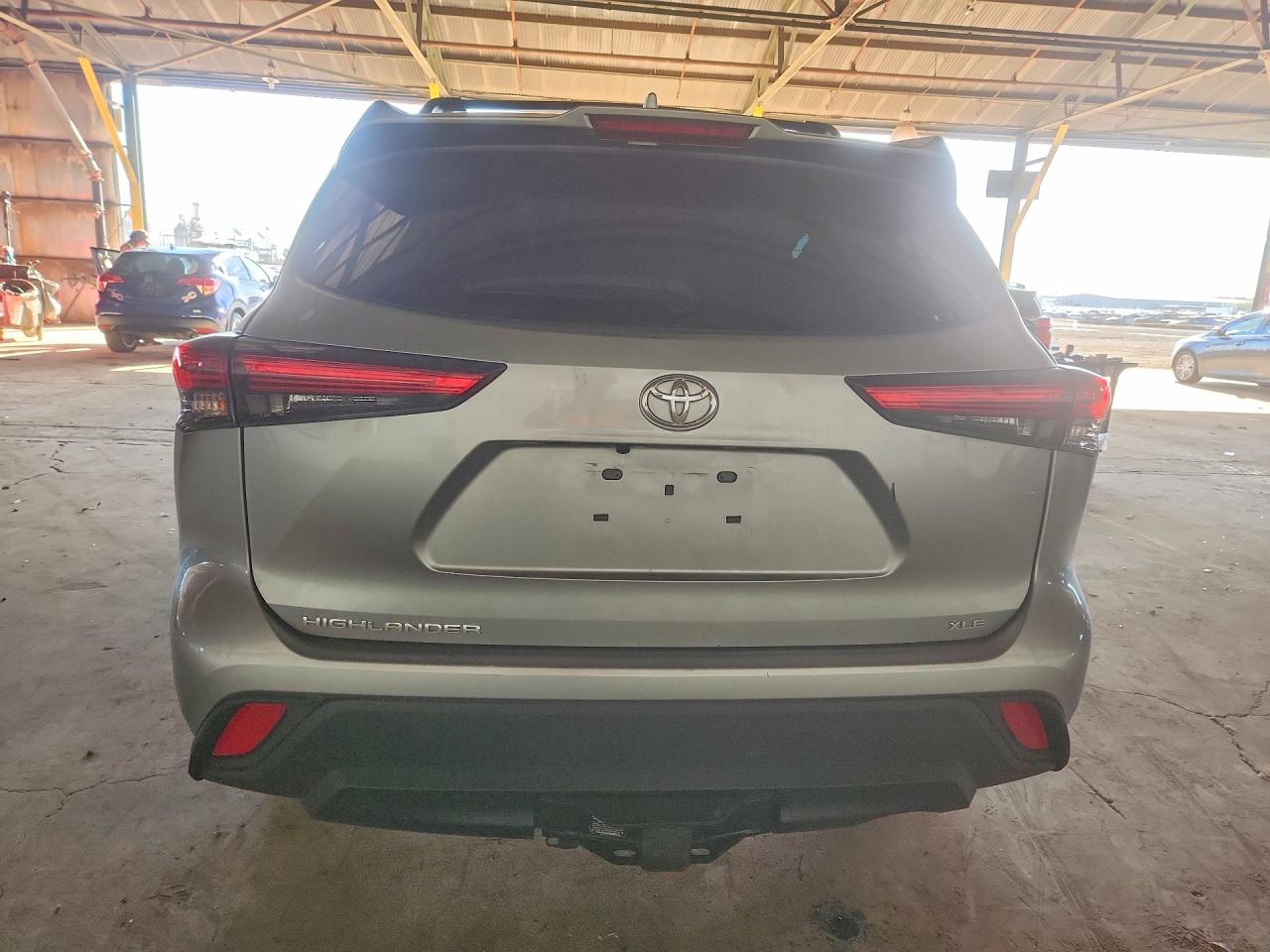 2021 TOYOTA HIGHLANDER XLE photo 16