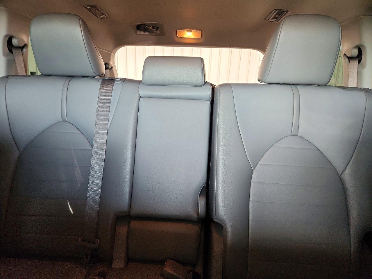 2021 TOYOTA HIGHLANDER XLE photo 28