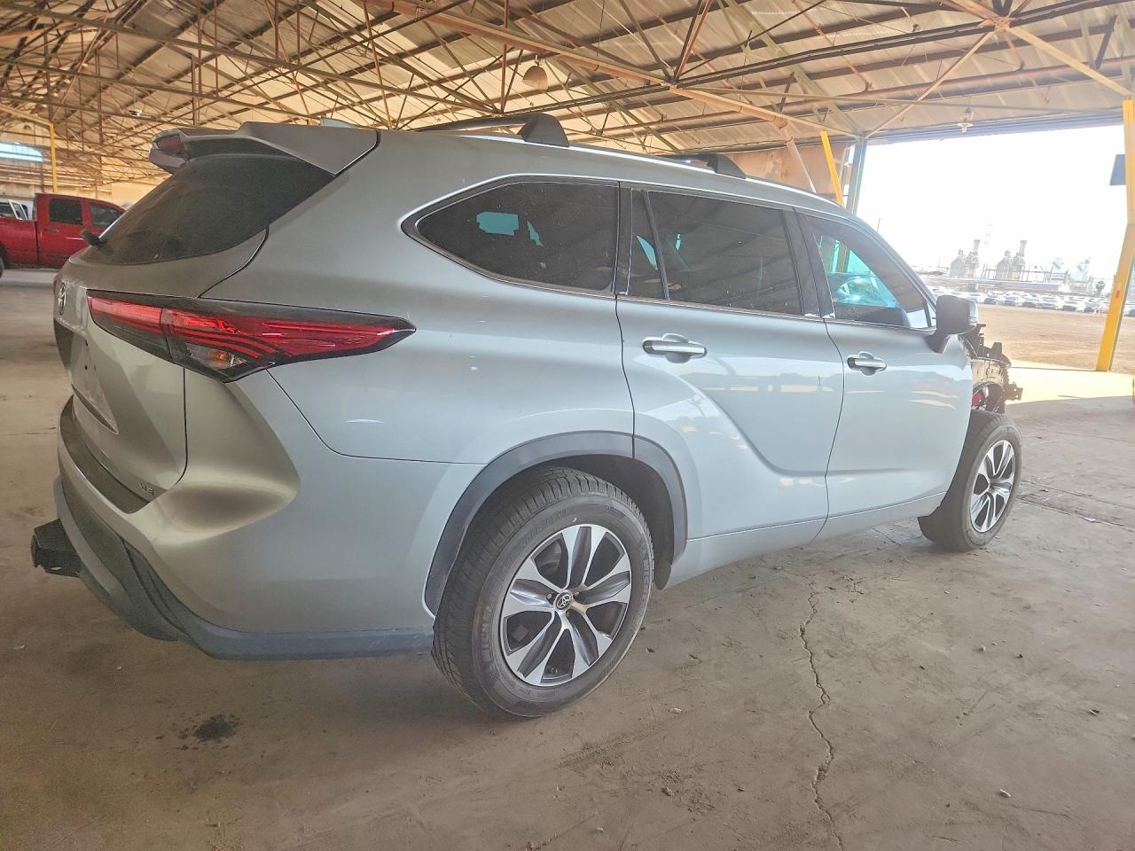 2021 TOYOTA HIGHLANDER XLE photo 7