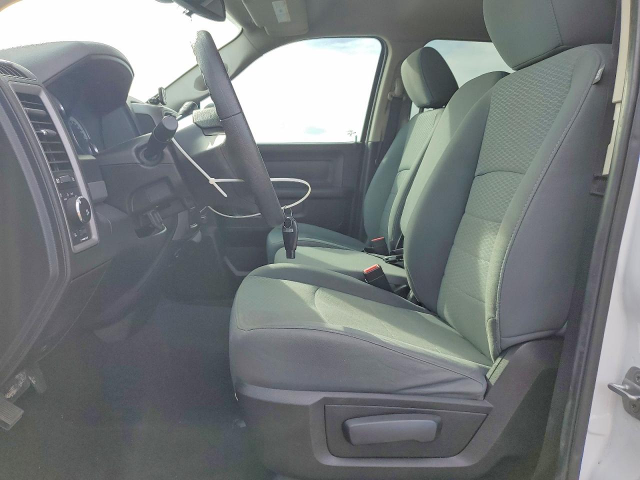 2014 RAM 1500 ST photo 7