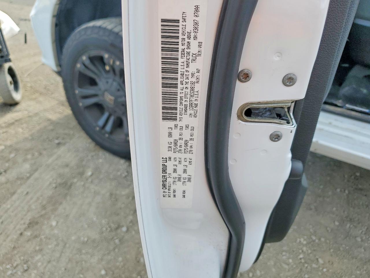 2014 RAM 1500 ST photo 12