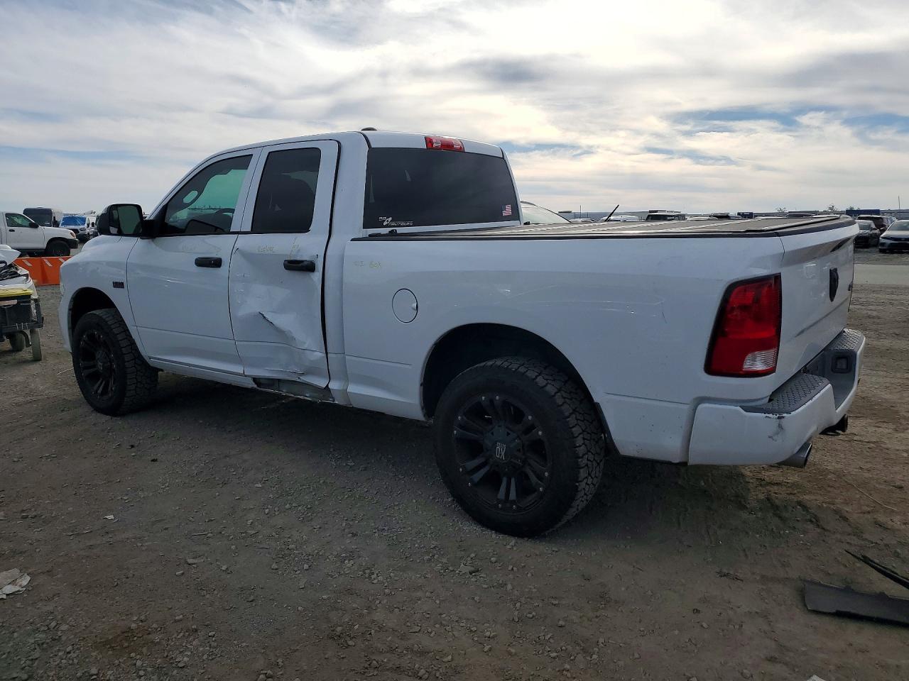 2014 RAM 1500 ST photo 2