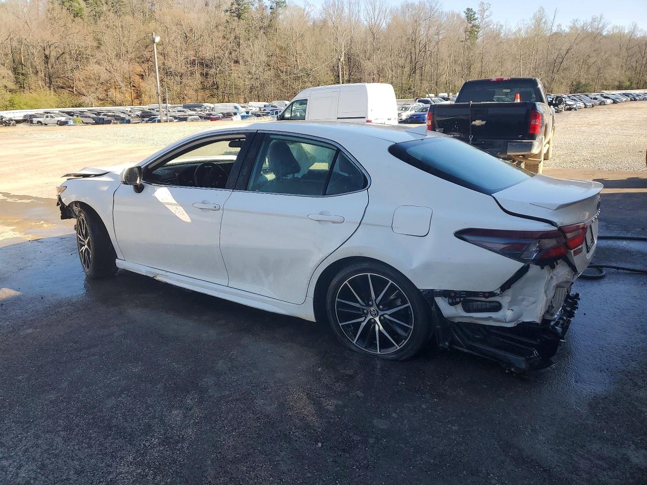2022 TOYOTA CAMRY SE photo 3