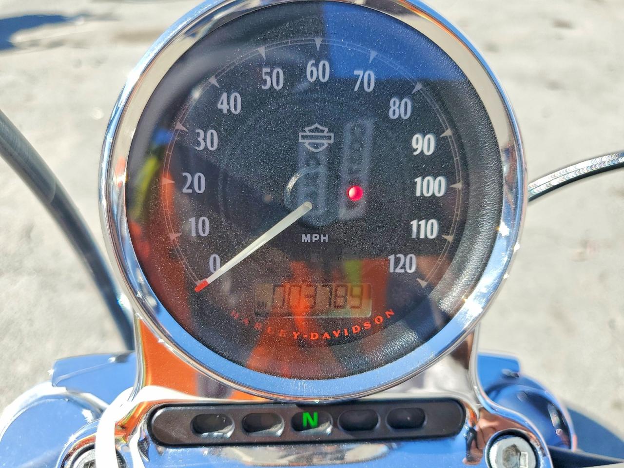 2015 HARLEY-DAVIDSON XL1200 V photo 19