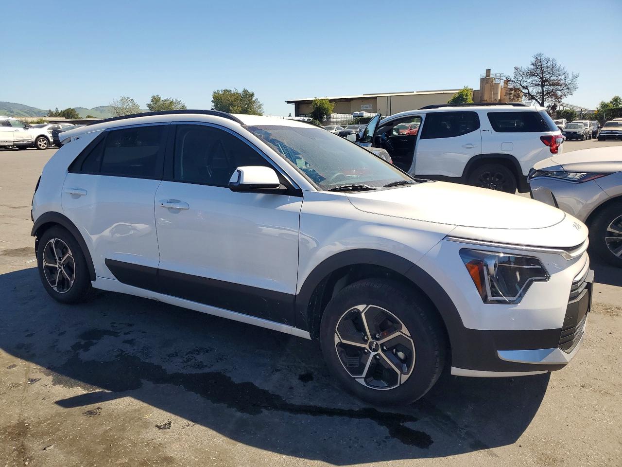 2025 KIA NIRO EX photo 4