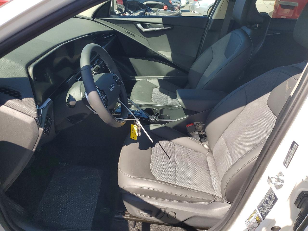 2025 KIA NIRO EX photo 7