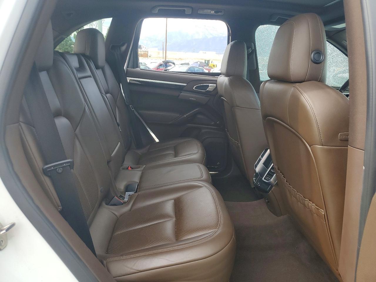 2015 PORSCHE CAYENNE S photo 10