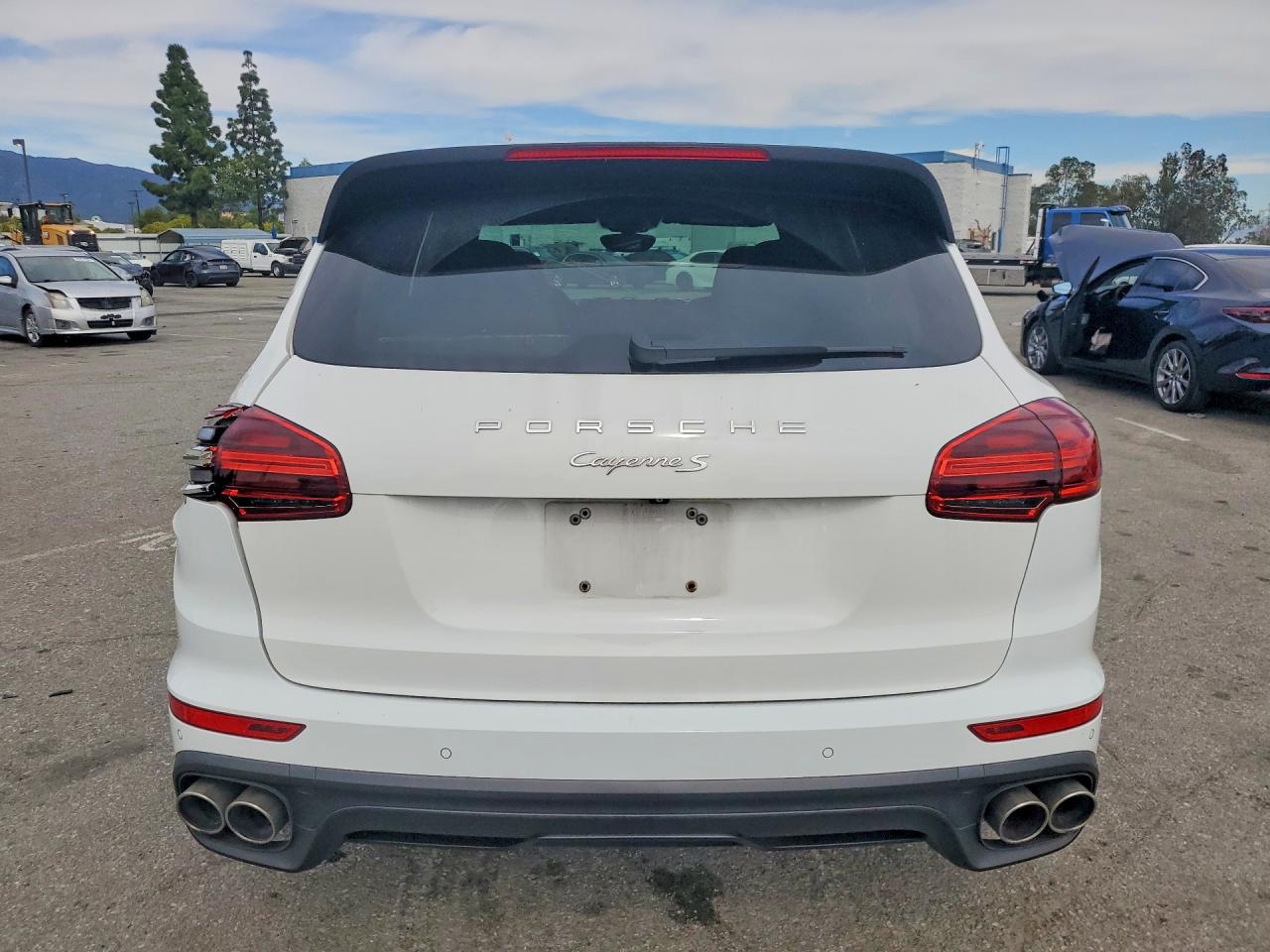 2015 PORSCHE CAYENNE S photo 6
