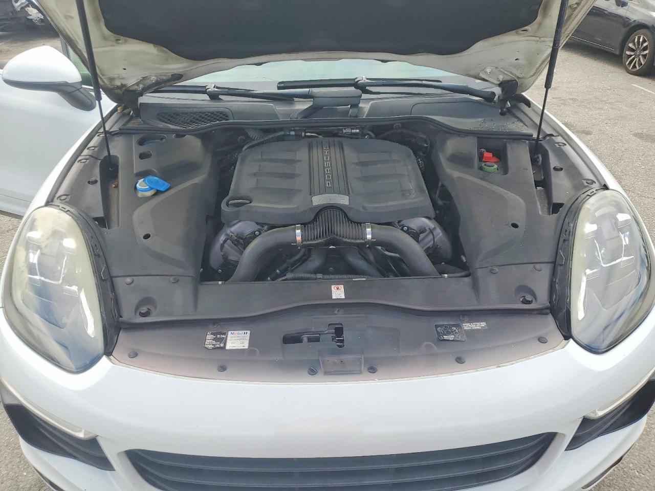 2015 PORSCHE CAYENNE S photo 11