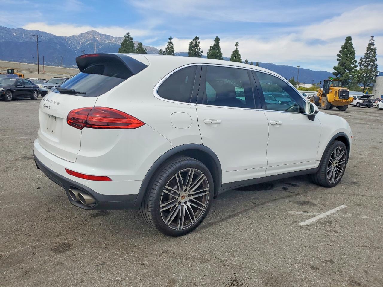 2015 PORSCHE CAYENNE S photo 3