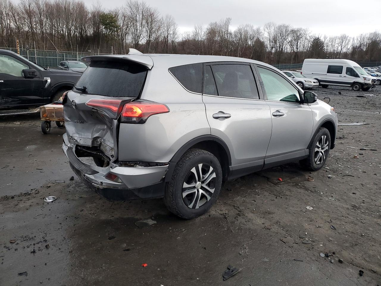2018 TOYOTA RAV4 LE photo 5