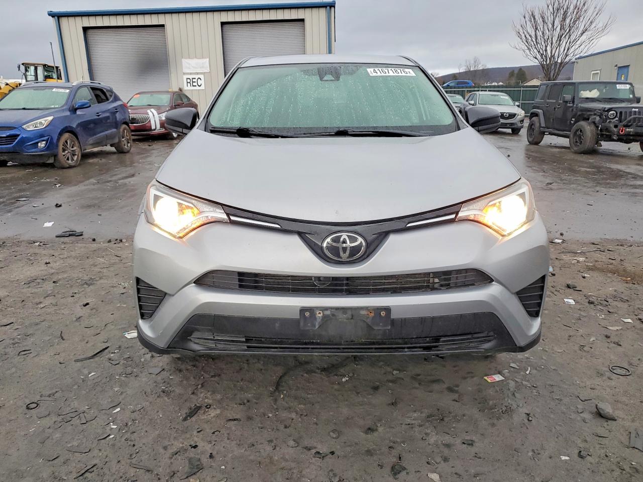 2018 TOYOTA RAV4 LE photo 9