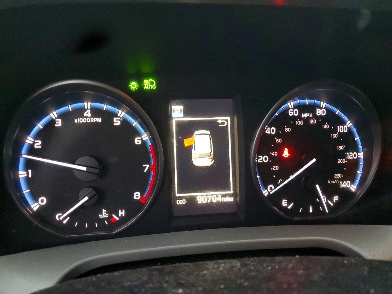 2018 TOYOTA RAV4 LE photo 17