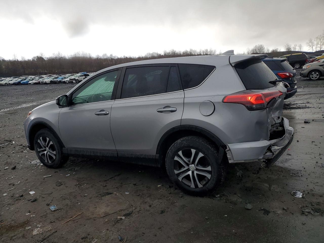 2018 TOYOTA RAV4 LE photo 3